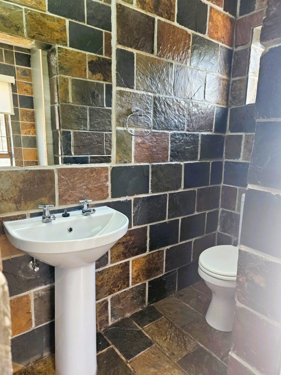 5 Bedroom Property for Sale in Stilbaai Wes Western Cape